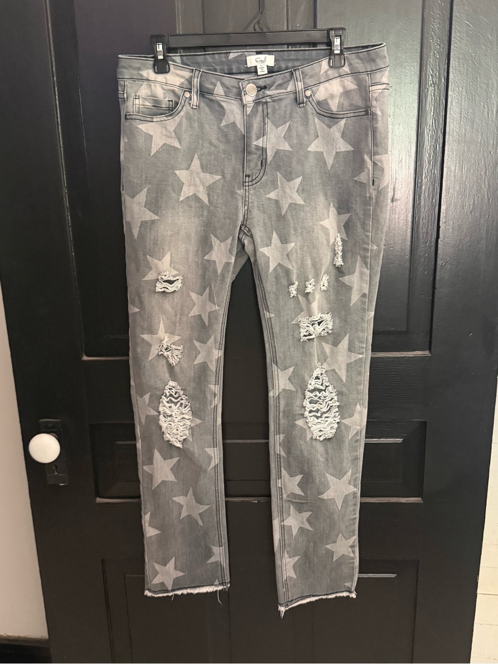 easel Gray Star-Print Skinny Jeans with Distressed Detail